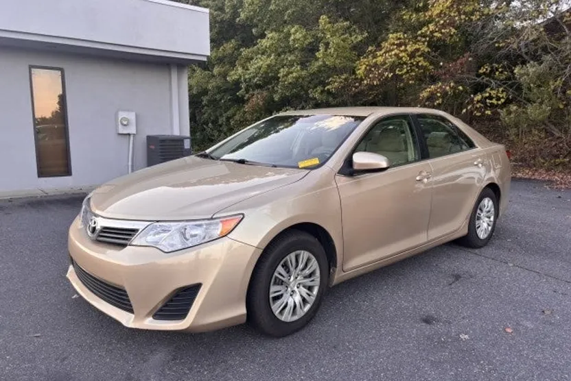 2012 Toyota Camry L photo 1