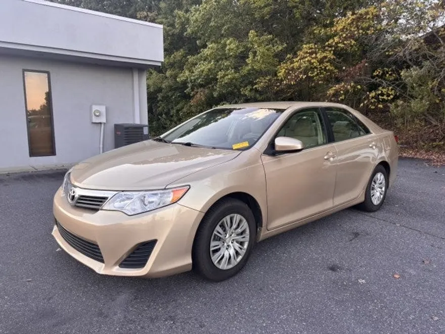 2012 Toyota Camry L photo 1