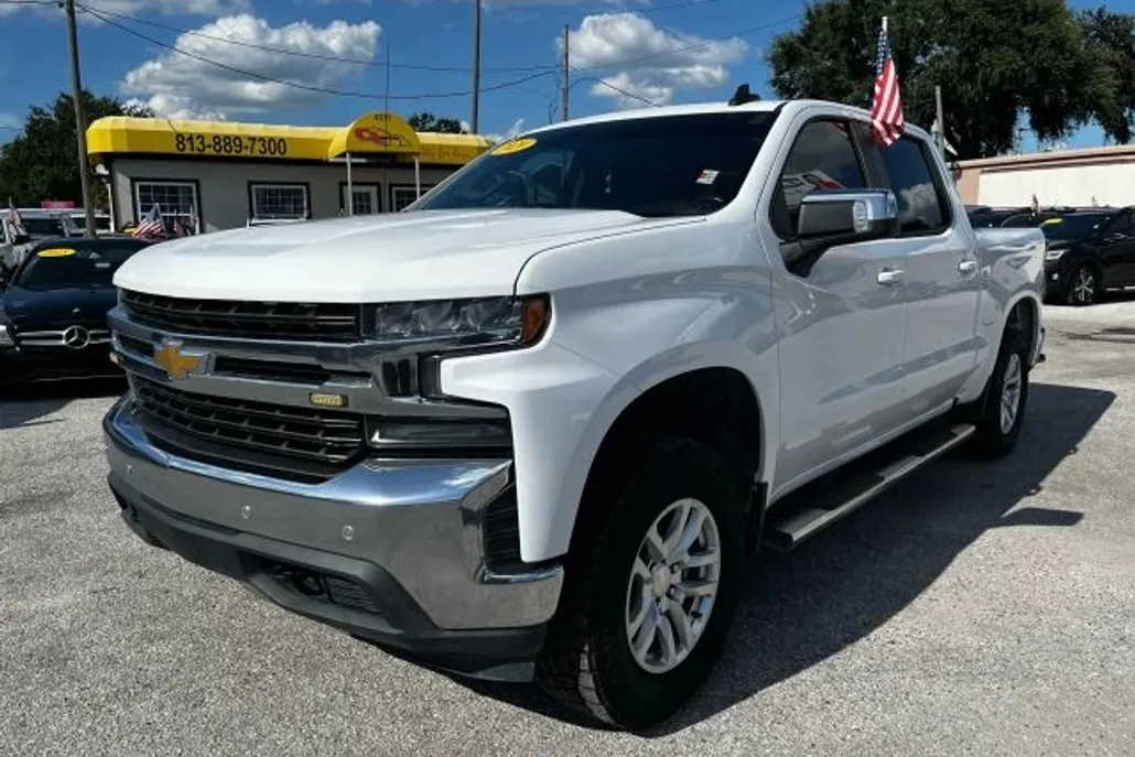 2020 Chevrolet Silverado LT photo 1