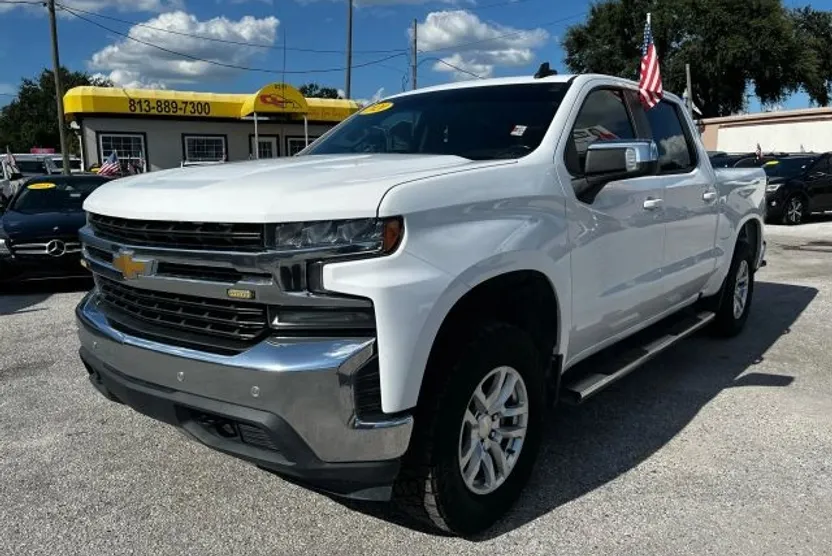 2020 Chevrolet Silverado LT photo 1