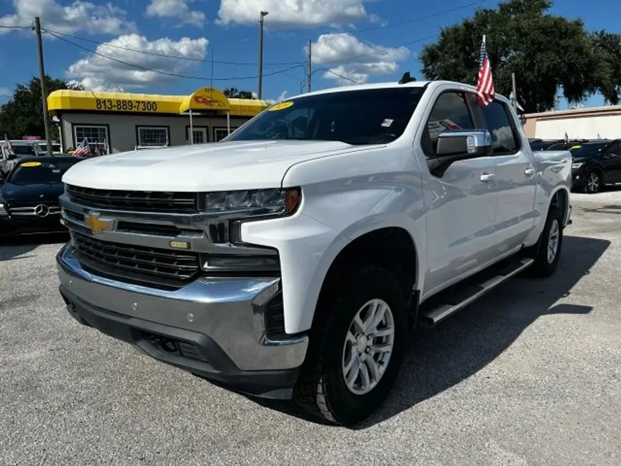 2020 Chevrolet Silverado LT photo 1