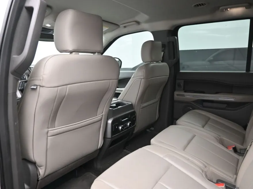 2018 Ford Expedition XLT photo 1