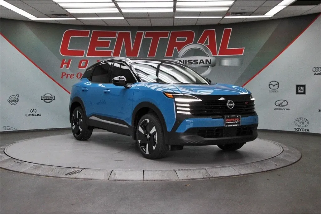2025 Nissan Kicks SR photo 1
