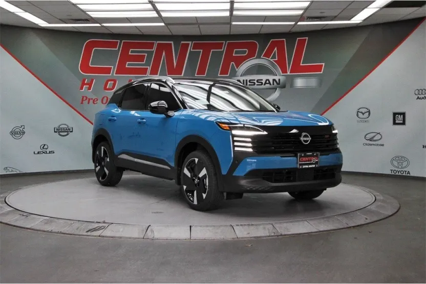 2025 Nissan Kicks SR photo 1