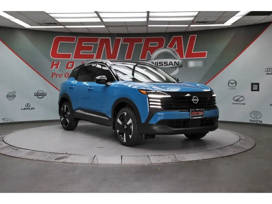 2025 Nissan Kicks SR photo 1