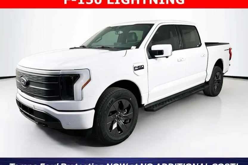 2025 Ford F-150 Lightning Lariat photo 1