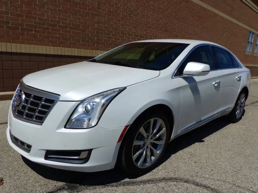 2017 Cadillac XTS Luxury photo 1