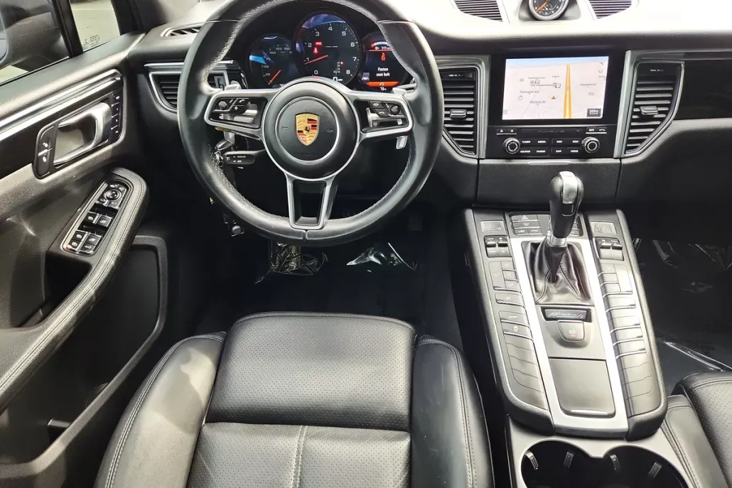 2017 Porsche Macan Base photo 1