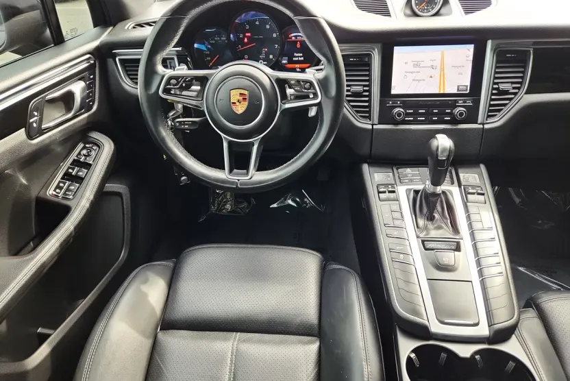 2017 Porsche Macan Base photo 1
