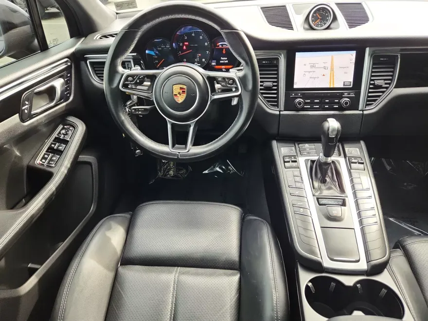 2017 Porsche Macan Base photo 1