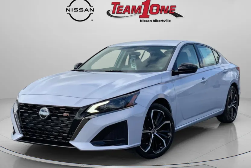 2025 Nissan Altima SR photo 1