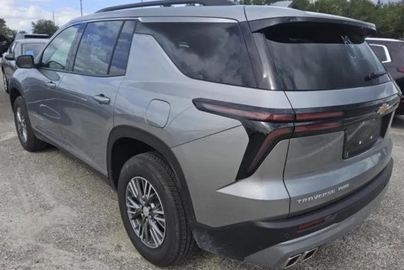 2025 Chevrolet Traverse photo 1