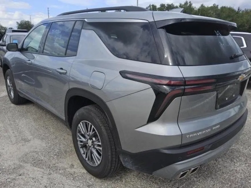 2025 Chevrolet Traverse photo 1