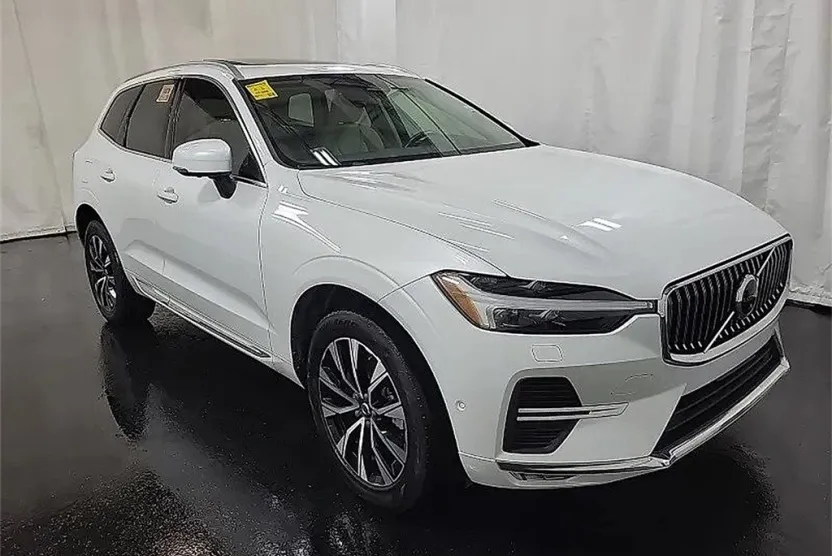 2023 Volvo XC60 B5 Plus photo 1
