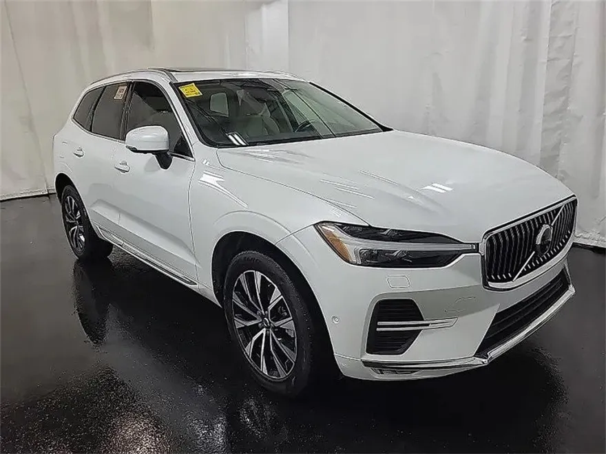 2023 Volvo XC60 B5 Plus photo 1