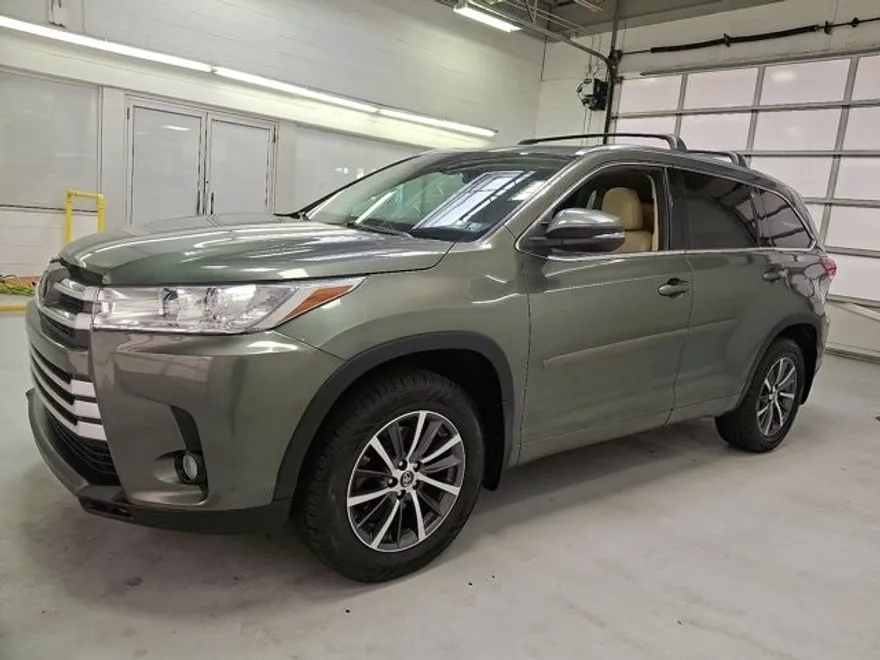 2018 Toyota Highlander XLE photo 1