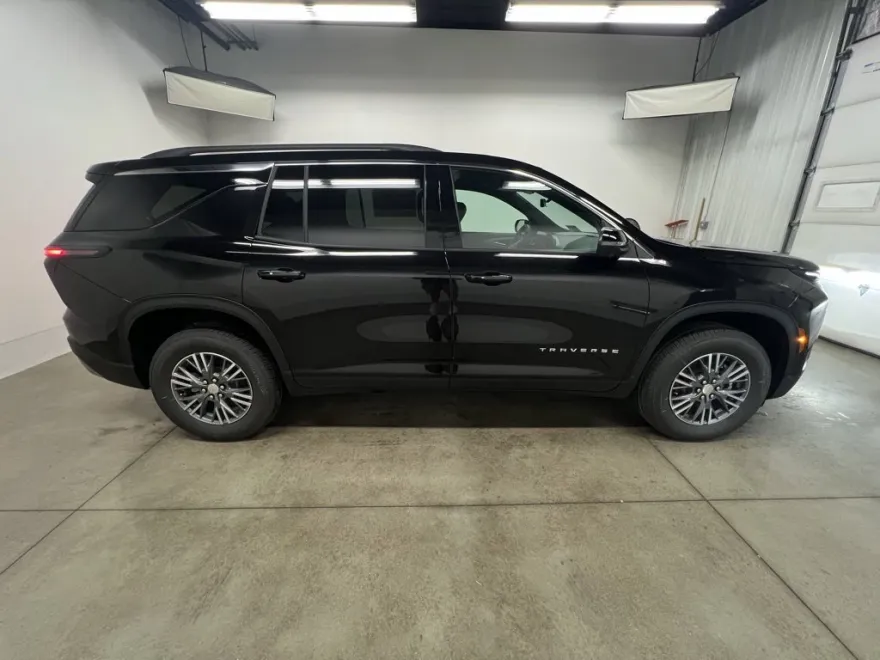 2026 Chevrolet Traverse photo 1