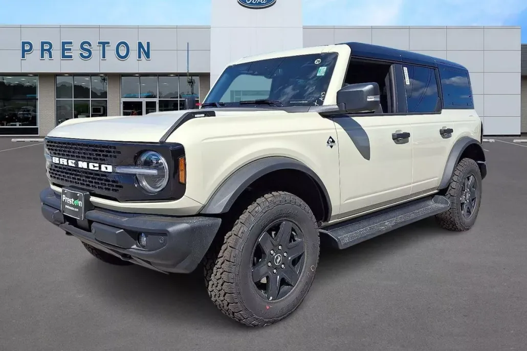 2025 Ford Bronco Outer Banks photo 1