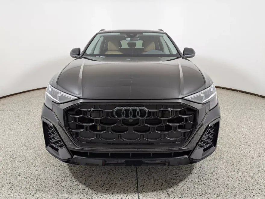 2025 Audi Q8 55 Premium Plus photo 1