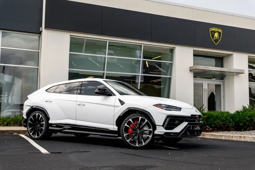 2023 Lamborghini Urus S photo 1