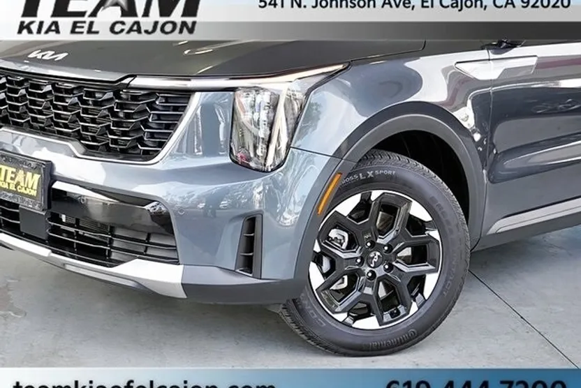 2024 Kia Sorento S photo 1