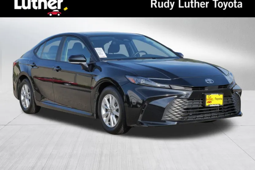 2025 Toyota Camry LE photo 1