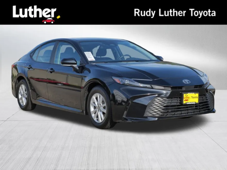 2025 Toyota Camry LE photo 1