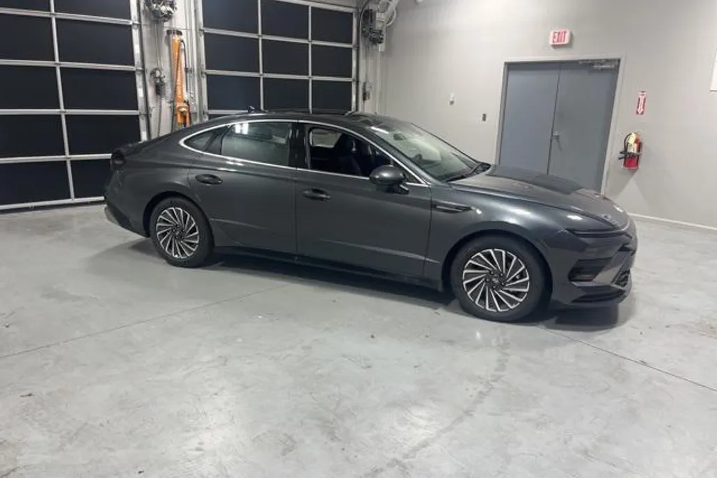 2025 Hyundai Sonata Hybrid Limited photo 1