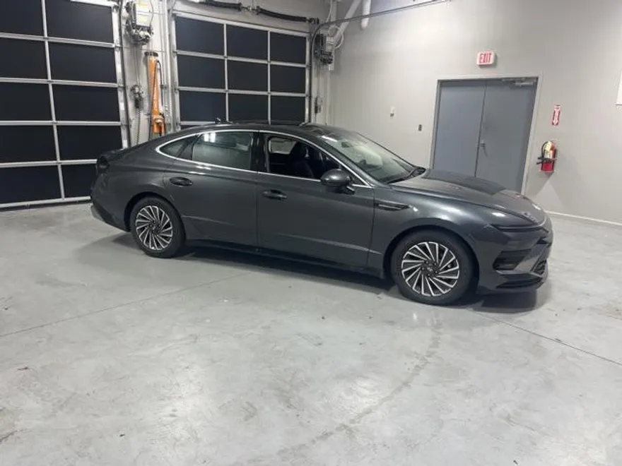 2025 Hyundai Sonata Hybrid Limited photo 1