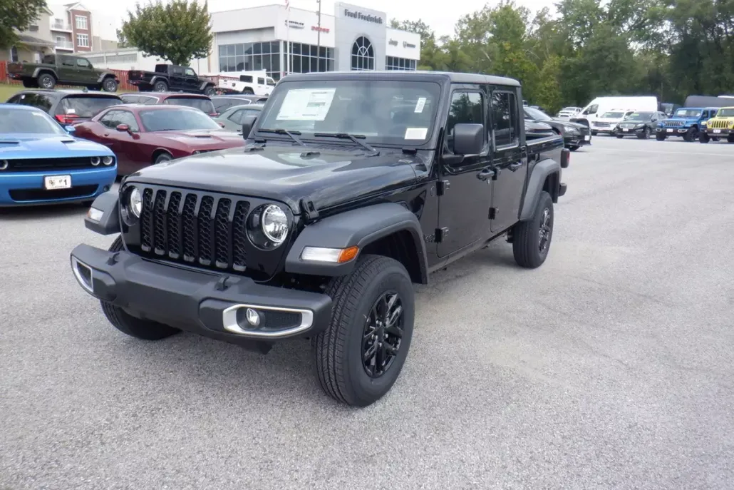 2023 Jeep Gladiator Sport S photo 1