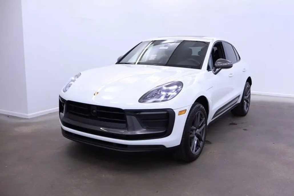 2025 Porsche Macan T photo 1