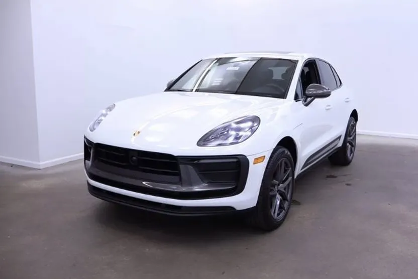 2025 Porsche Macan T photo 1