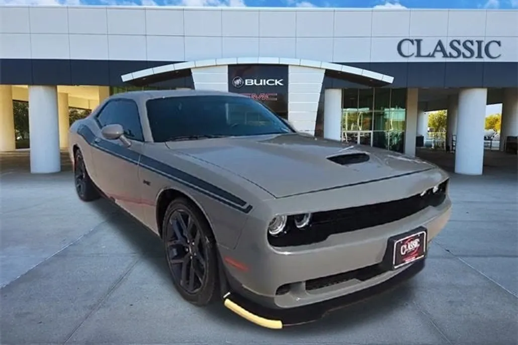 2023 Dodge Challenger R/T photo 1