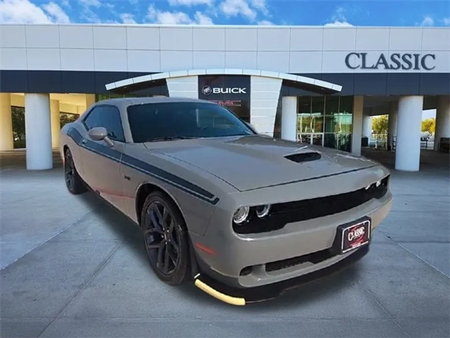 2023 Dodge Challenger R/T photo 1