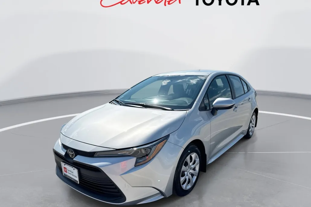 2025 Toyota Corolla LE photo 1