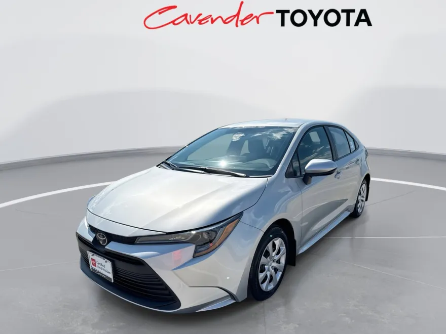 2025 Toyota Corolla LE photo 1