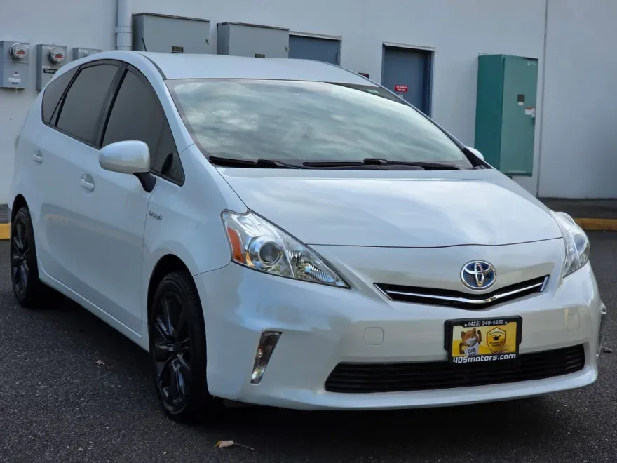 2013 Toyota Prius V Five photo 1