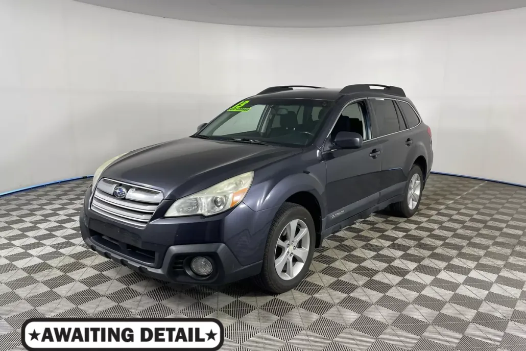 2013 Subaru Outback 2.5i Premium photo 1