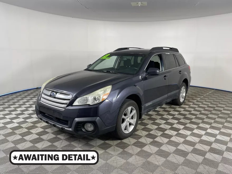 2013 Subaru Outback 2.5i Premium photo 1