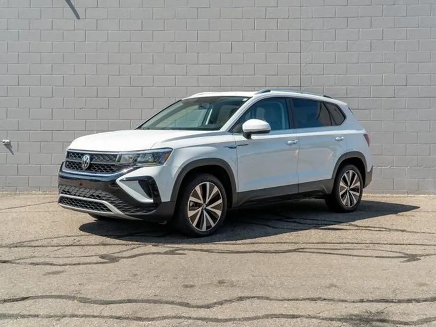 2022 Volkswagen Taos SE photo 1