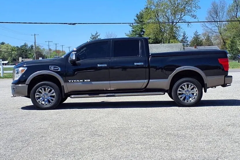 2019 Nissan Titan Platinum Reserve photo 1