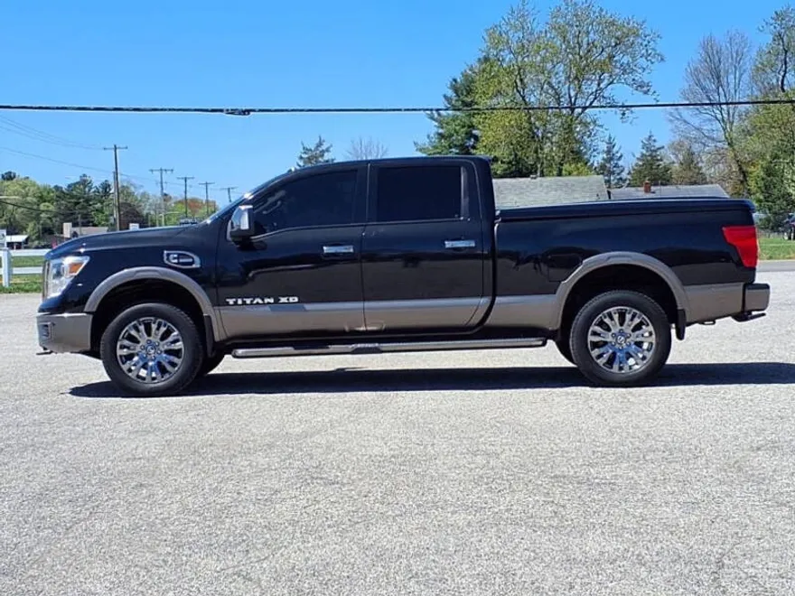 2019 Nissan Titan Platinum Reserve photo 1