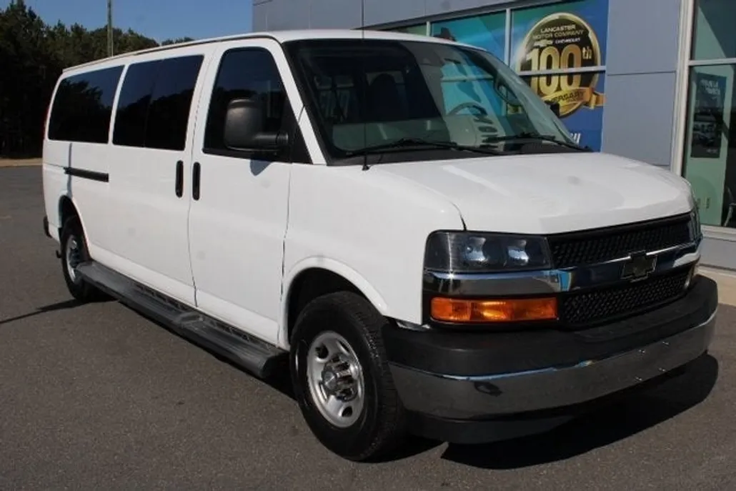 2019 Chevrolet Express Passenger 3500 LT photo 1