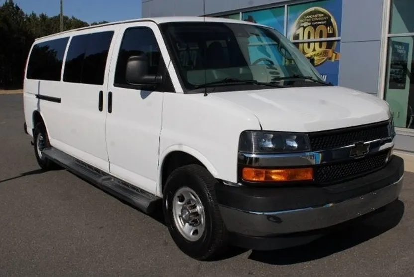 2019 Chevrolet Express Passenger 3500 LT photo 1