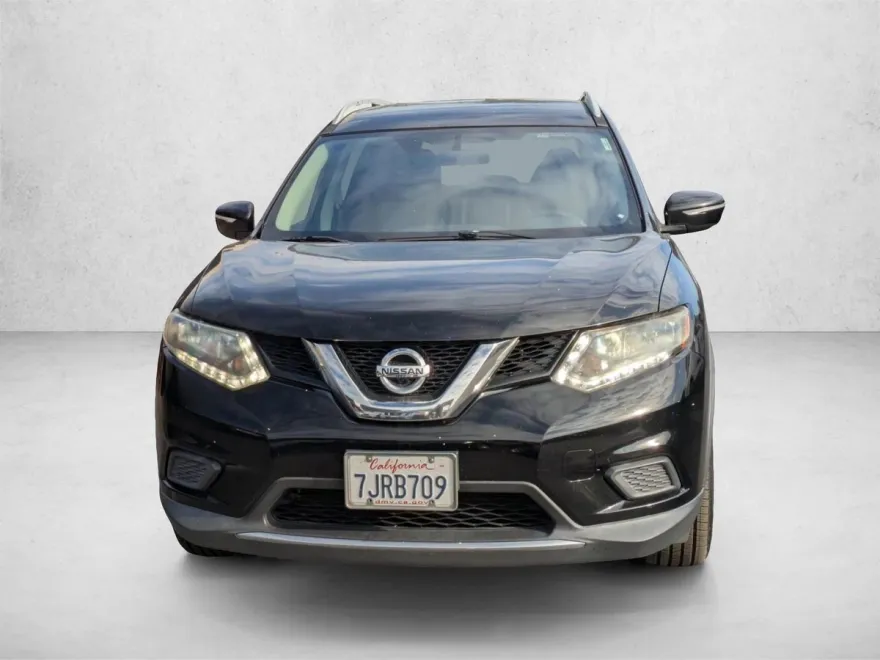 2015 Nissan Rogue SV photo 1