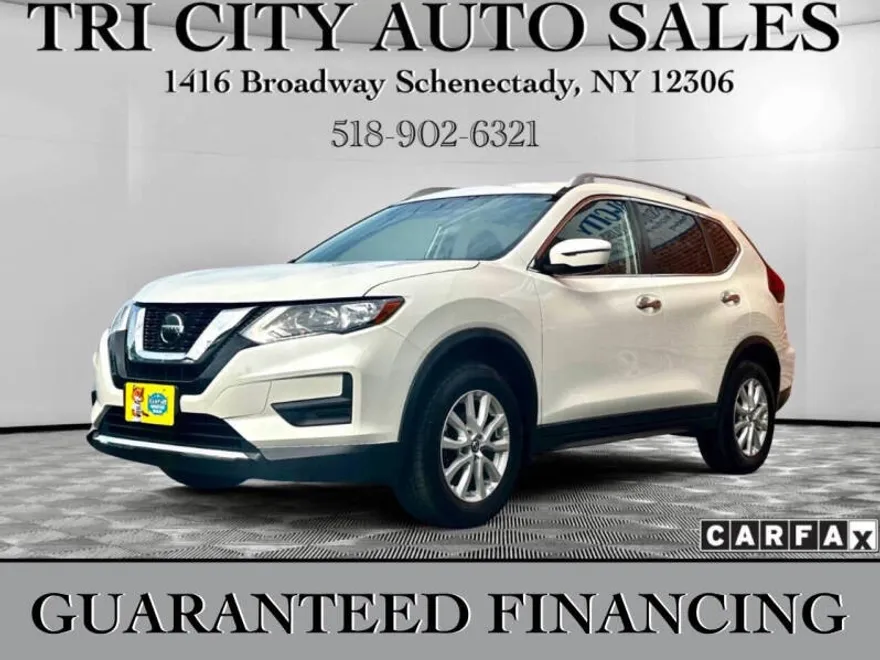 2018 Nissan Rogue SV photo 1