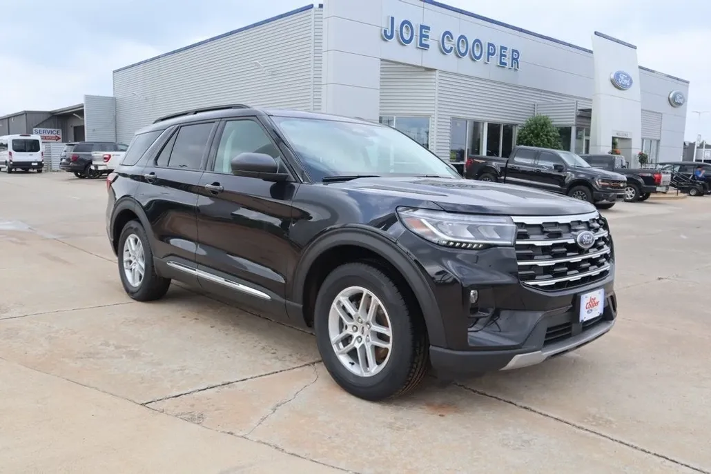 2025 Ford Explorer photo 1
