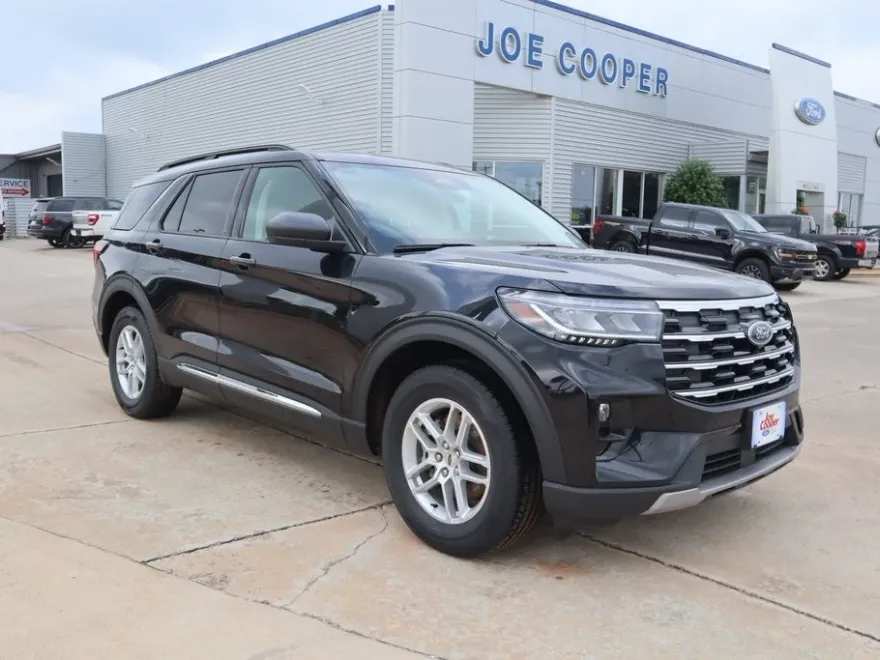 2025 Ford Explorer photo 1