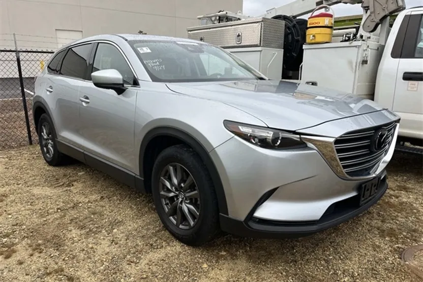 2023 Mazda CX-9 Touring photo 1