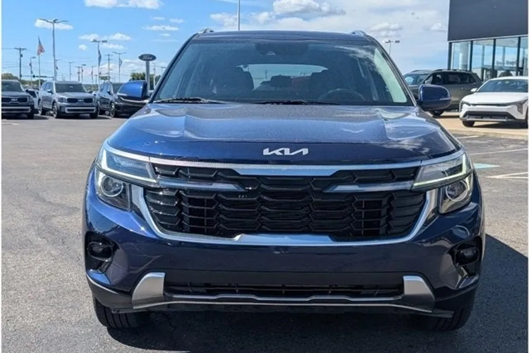 2024 Kia Seltos EX photo 1